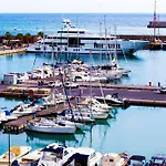 Waterfront Lux | 2br | A/c| Parking By Tilo Daire