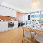 Waterfront Lux | 2br | A/c| Parking By Tilo *