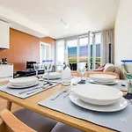 Daire Waterfront Lux | 2br | A/c| Parking By Tilo Cenova
