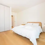 Waterfront Lux | 2br | A/c| Parking By Tilo Daire Cenova