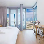 Waterfront Lux | 2br | A/c| Parking By Tilo *