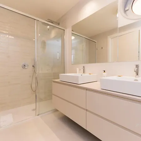 Waterfront Lux | 2br | A/c| Parking By Tilo Genua