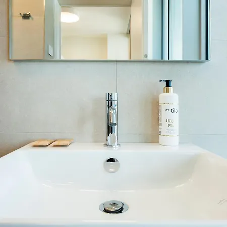 Waterfront Lux | 2br | A/c| Parking By Tilo *