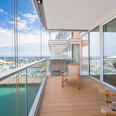Waterfront Lux | 2br | A/c| Parking By Tilo Genua