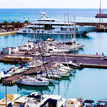 Waterfront Lux | 2br | A/c| Parking By Tilo Apartment