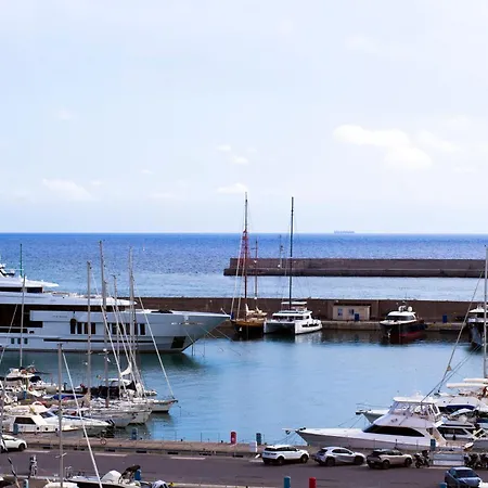 Waterfront Lux | 2br | A/c| Parking By Tilo Genua