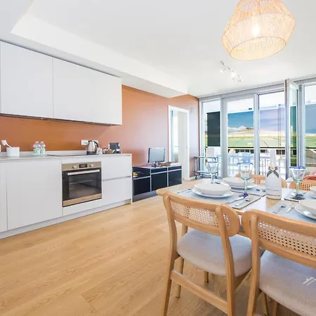 Waterfront Lux | 2br | A/c| Parking By Tilo *