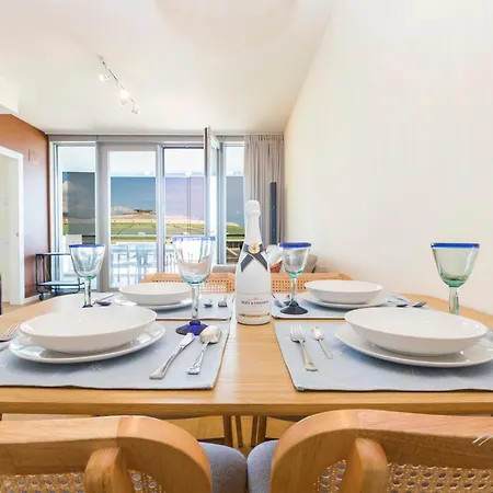 Waterfront Lux | 2br | A/c| Parking By Tilo Apartment