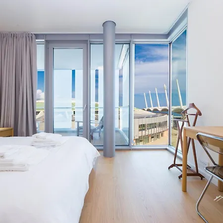 Waterfront Lux | 2br | A/c| Parking By Tilo *