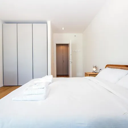 Apartament Waterfront Lux | 2br | A/c| Parking By Tilo
